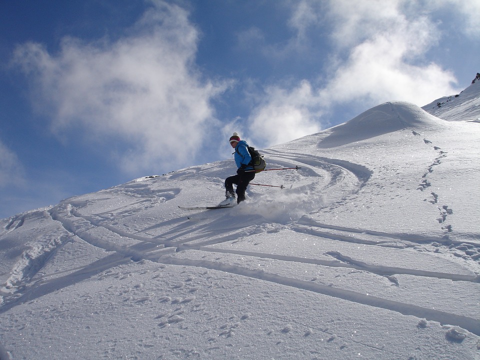 skiing 274394 960 720